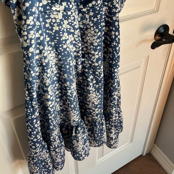 Beautiful Floral Blue Dress Size L - Picture 7 of 7
